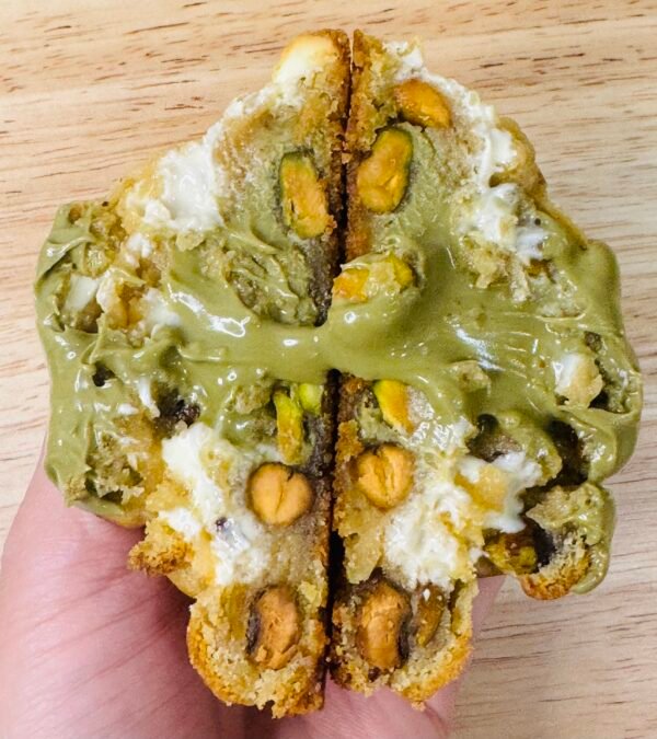 Pistachio cream cookie